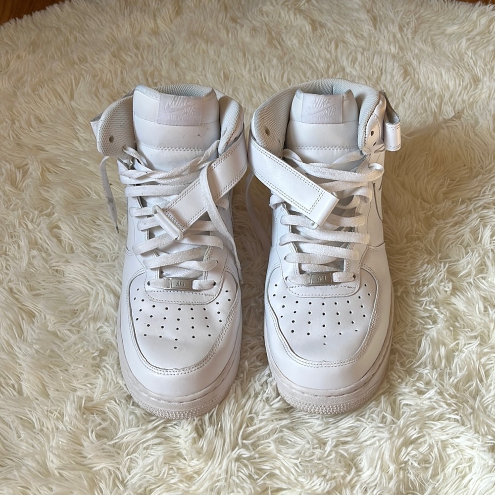 Mens white Nike Air Force 1s size 12, gently used